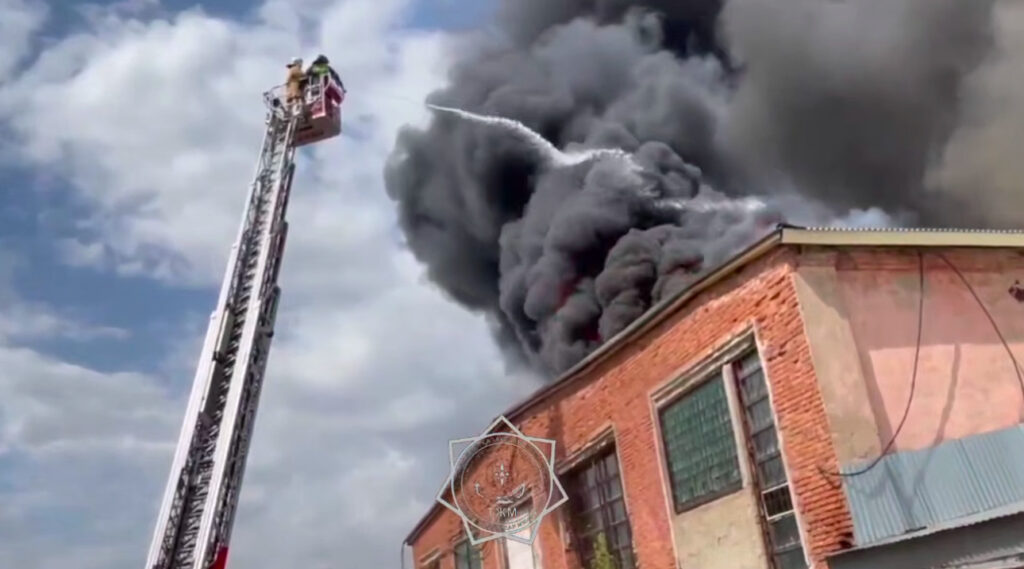 Оралда «Береке» сүт комбинатының екі цехы өртенді