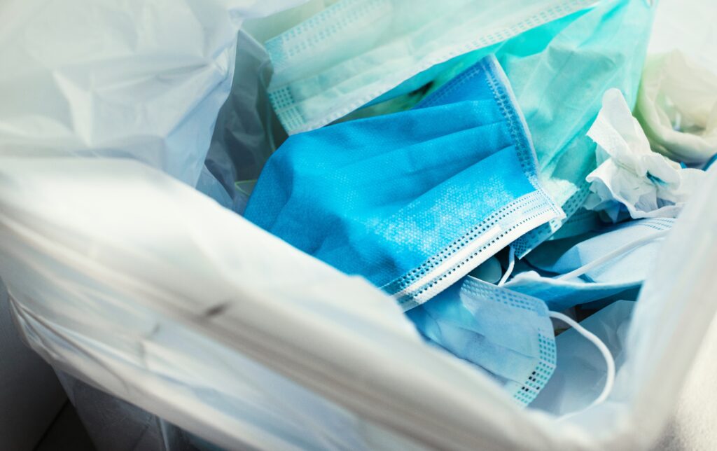 Қазақстанда қауіпті қалдықтарды рұқсатсыз өңдеген мердігерлер айыппұл төледі