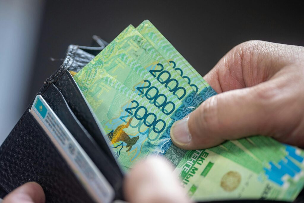 «Қазақстанда халық табысының 98,7%-ын тауар алуға жұмсайды» – экономист