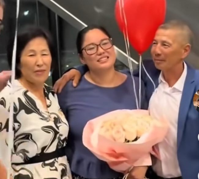 «Оралдан АҚШ-қа асқан қыз 25 жылдан кейін ата-анасын тапты». Перзентхадағы іс полицияға жетті