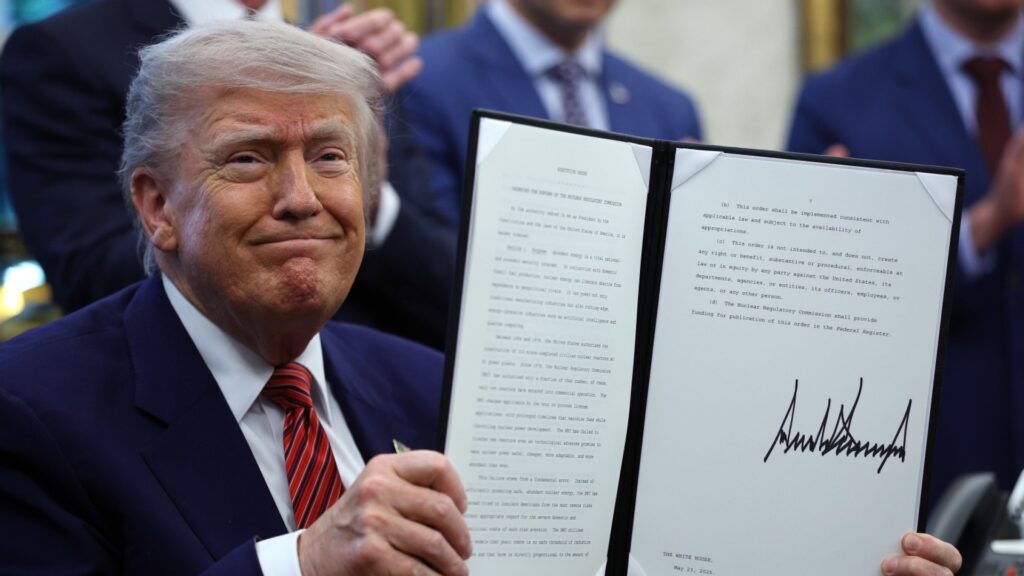 Трамп АҚШ-тағы ядролық сынақтарды қайта бастауға бұйрық берді