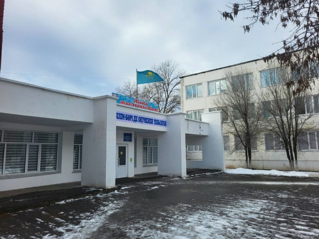 Оралда колледж директоры қыруар шәкіртақыны қалтаға басқан