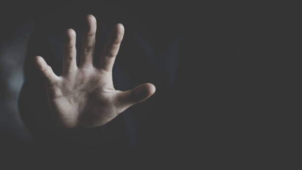 БҚО-да жасөспірім қызды зорлау ісіне байланысты тергеу жүргізілген шенеунік қайтыс болды